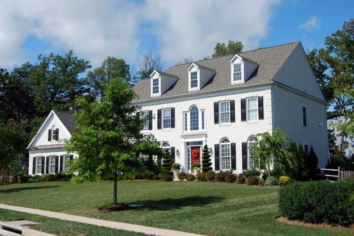 Landscaping ideas for a colonial style home exterior