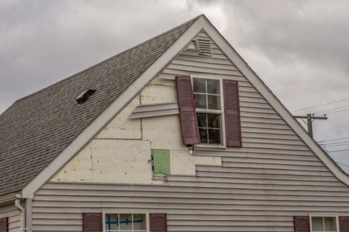 How long does vinyl siding last before needing replacement