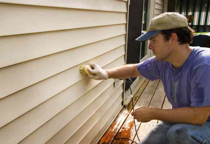 How long does vinyl siding last before needing replacement