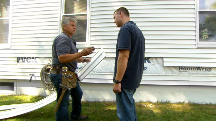 How to repair damaged vinyl siding panels